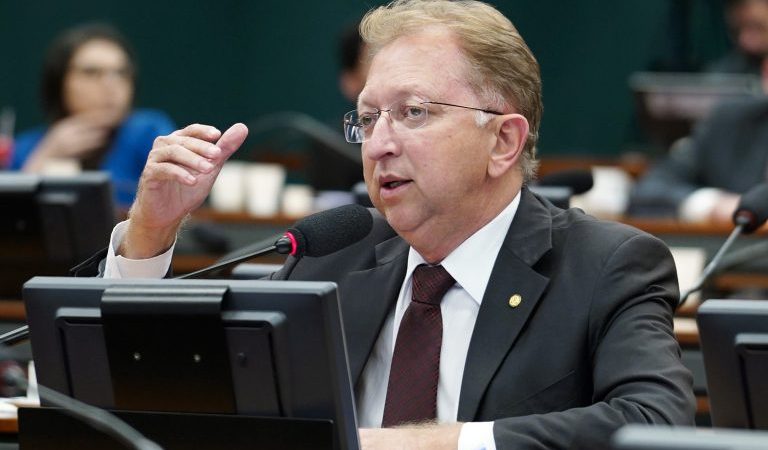 O ex-deputado Laudívio Carvalho teve sua PEC admitida pela CCJ da Câmara. A proposta visa criar um orgão de segurança exclusivo para menores infratores