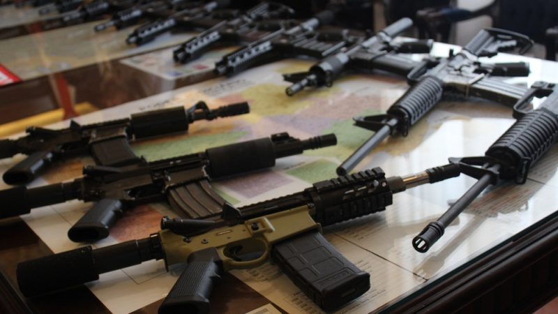 O Tribunal de Justiça de São Paulo entregou para a Secretaria de Segurança Pública 17 fuzis que estavam relacionados a processos judiciais