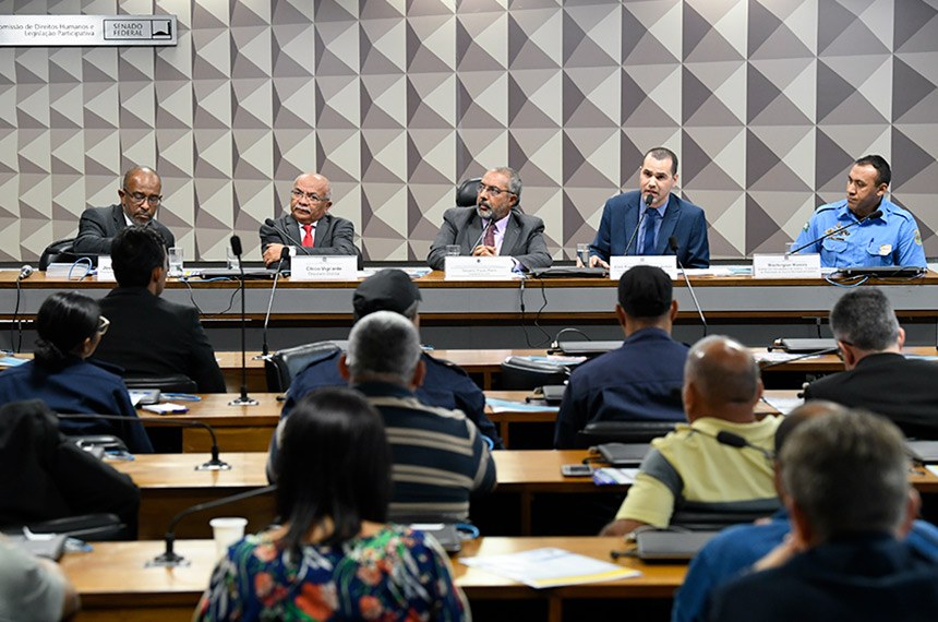 Representantes de guardas municipais, vigilantes e agentes de trânsito reivindicam sistema especial de previdência na Reforma