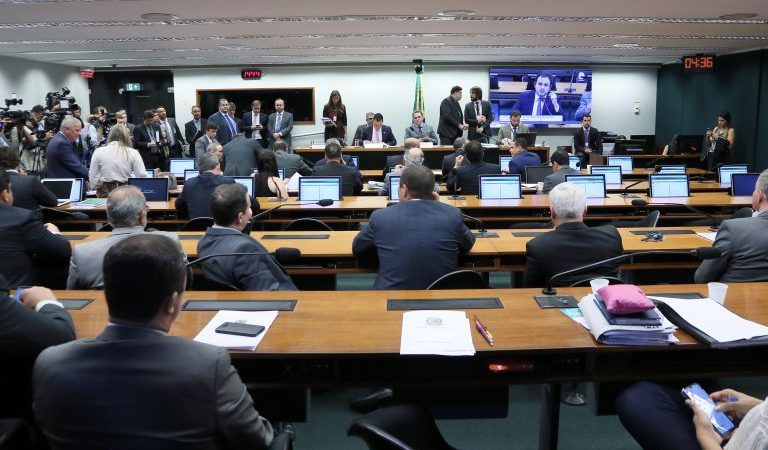 A Comissão Especial que analisava o projeto da previdência dos militares rejeitou os últimos destaques que faltavam e concluiu a reforma