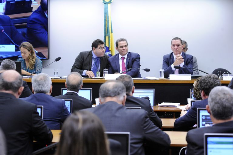 A comissão que analisa o projeto de previdência dos militares ainda não chegou a um consenso sobre as regras para bombeiros e PM's