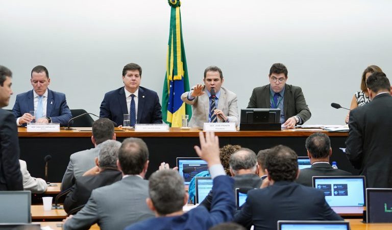 O relator da reforma da previdência dos militares incluiu os pm's e bombeiros na reforma, porém, amenizou o pedágio a se pagar pelo tempo restante