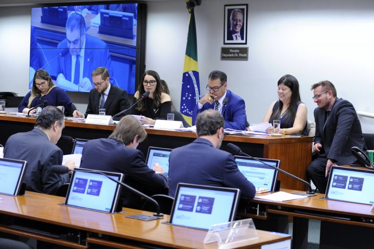 O item excludente de ilicitude, que exclui a culpabilidade de condutas em operações, por exemplo, está causando polêmica na Câmara