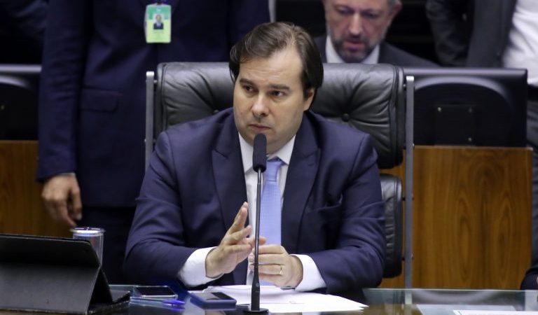 A Câmara aprovou projeto que regulamenta posse de armas para caçadores e colecionadores, mas a posse para outras categorias civis permanece