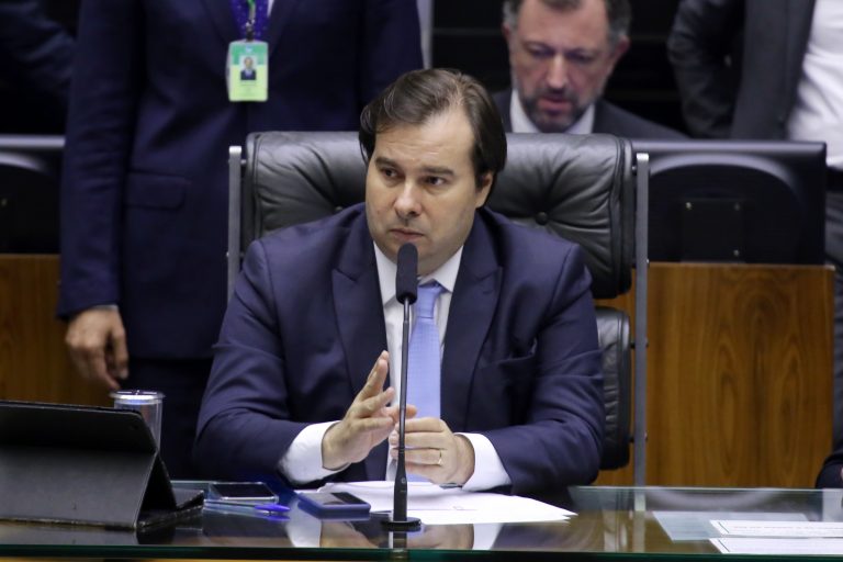 A Câmara aprovou projeto que regulamenta posse de armas para caçadores e colecionadores, mas a posse para outras categorias civis permanece