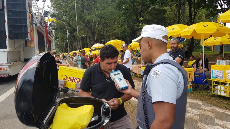 PM realiza teste do bafômetro em mais de 17 mil motoristas durante o Carnaval