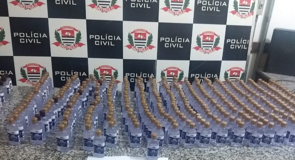 A Polícia Civil prendeu mais um homem que vendia álcool gel adulterado e ainda praticava preço abusivo em São Miguel Paulista