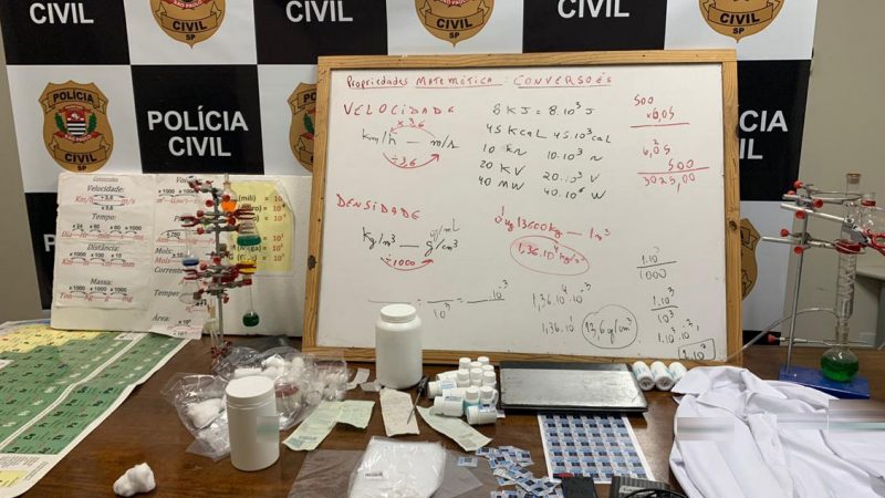 O falso médico preso pela DIG de Presidente Prudente estava vendendo remédios que prometiam curar a Covid-19