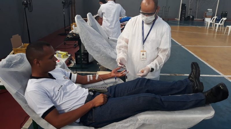 Os alunos da Escola Superior de Soldados da Polícia Militar se mobilizaram para doar sangue no momento crítico
