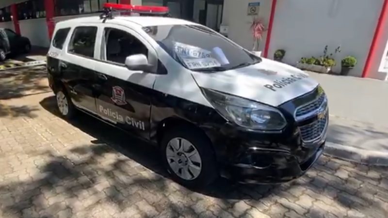 A Polícia Civil investigava uma viatura clonada e acabou encontrando outra, que estava na posse de um homem que a usava para cometer crimes