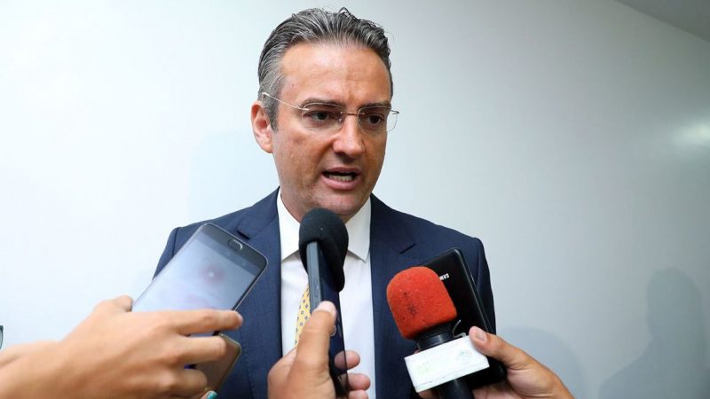 Na impossibilidade de nomear Ramagem para a diretoria-geral da PF, Bolsonaro nomeou nesta segunda, Rolando Alexandre de Souza