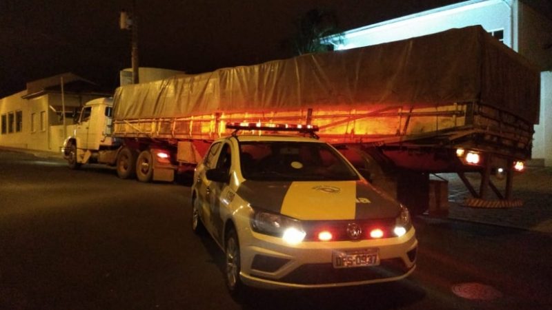 As quase 3 toneladas de drogas, pegas em Dourados (MG) estavam divididas em 144 fardos escondidos dentro do carregamento de milho