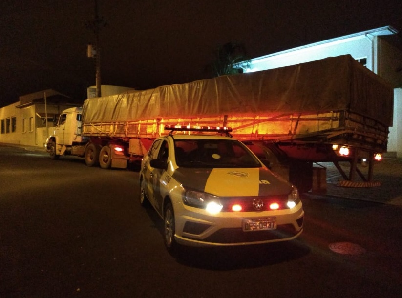 As quase 3 toneladas de drogas, pegas em Dourados (MG) estavam divididas em 144 fardos escondidos dentro do carregamento de milho