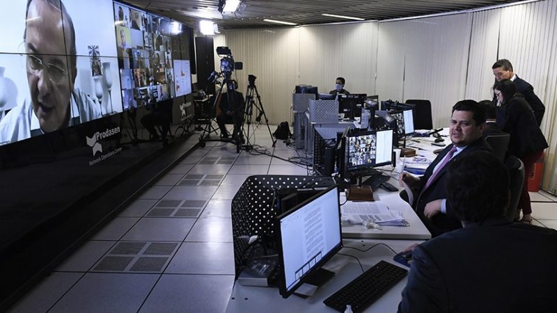 O texto-base aprovado ontem (5) na Câmara que permite a União enviar socorro financeiro a Estados e Municipios permite reajuste a policiais