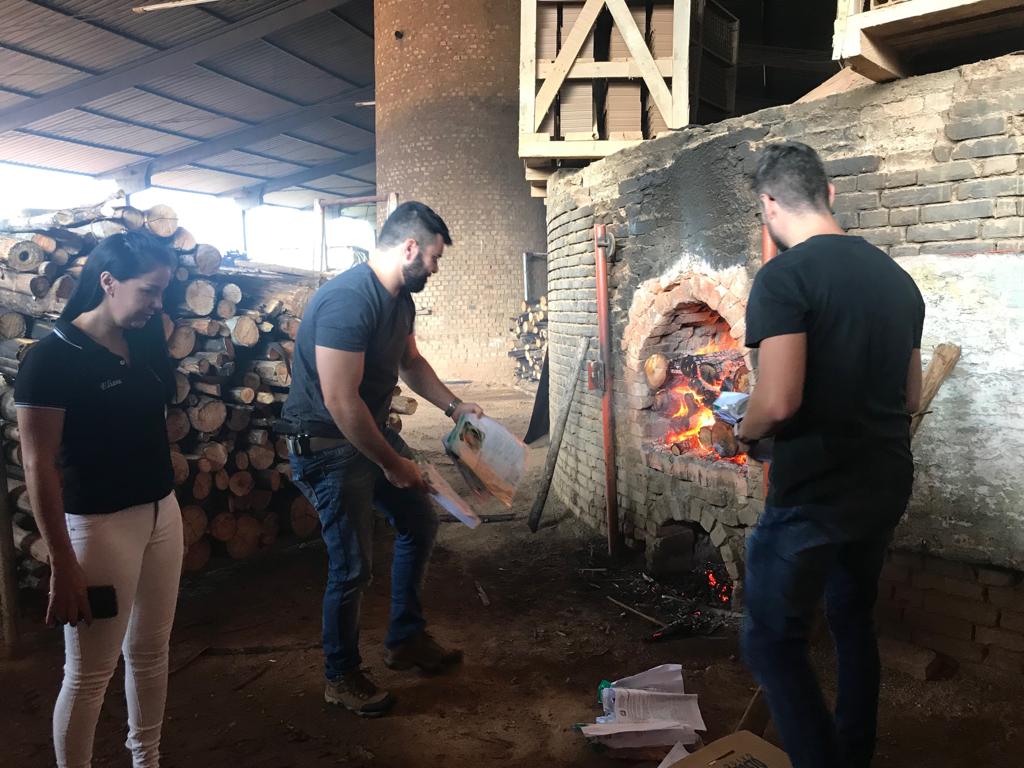 A Polícia Federal incinerou, com autorização da Justiça, 6.900 quilos de drogas apreendidas em toda região de São José nos últimos três meses