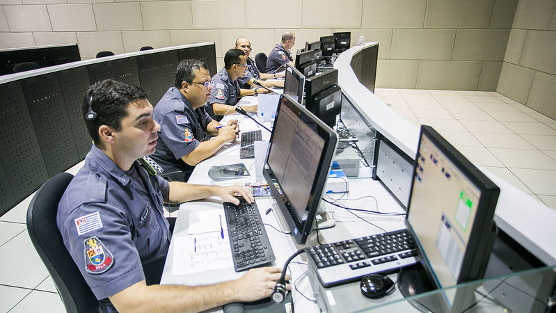 Estudo analisou o comportamento de 885.730 policiais civis e militares nas redes sociais com relação a interações políticas