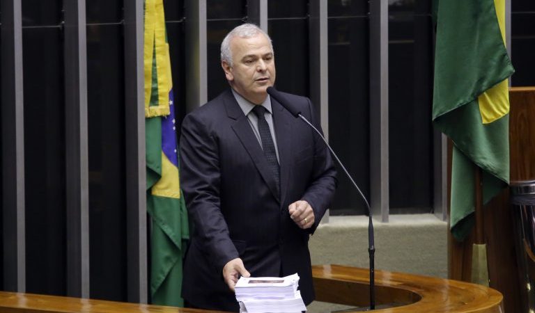Deputado quer punição para quem der carteirada nos termos da lei de abuso de autoridade, sob pena de prisão