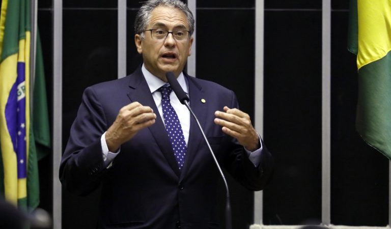 Deputado apresentou projeto que susta dispositivo de decreto que atribuía atividades de inteligência a outros departamentos
