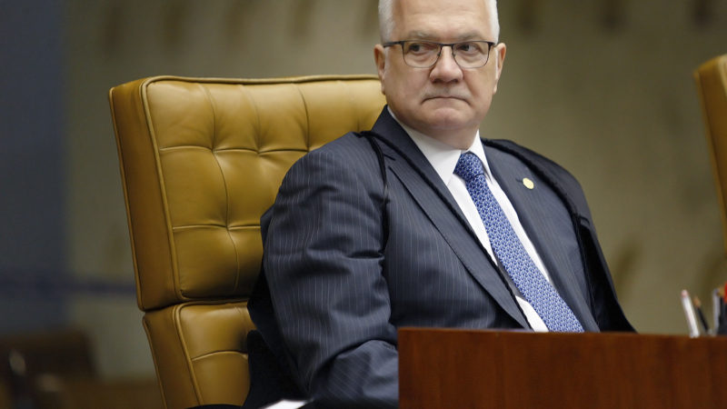 O objetivo é traçar medidas para mudar uma cultura que decorre de um estado de coisas completamente contrário à Constituição brasileira