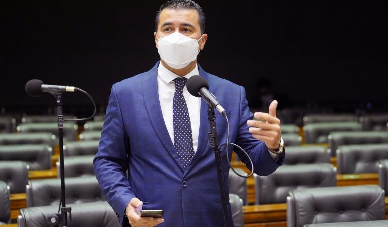 Miranda recomendou a aprovação da proposta, com alterações