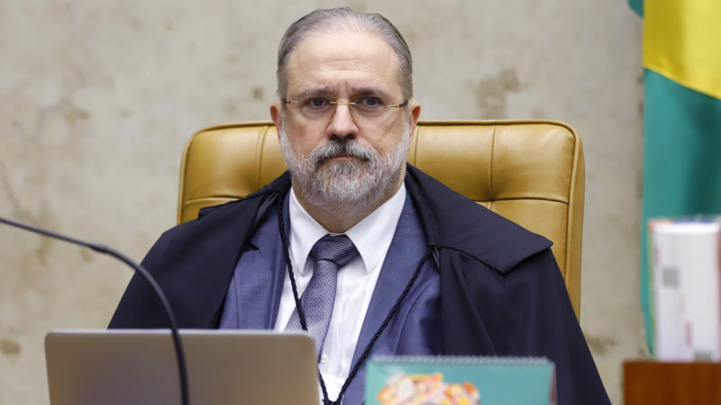 A principal alegação é que a segurança pública, por ser dever do Estado e direito de todos, deve ser custeada por impostos, e não por taxas